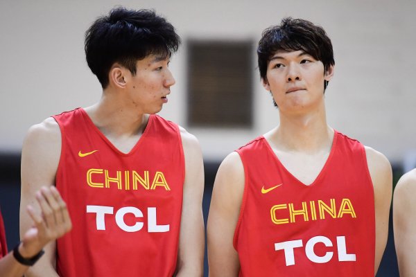 世界杯(中国) 媒体东说念主：感触周琦王哲林对决 仿佛回到刚出说念时的新迁移长城对决