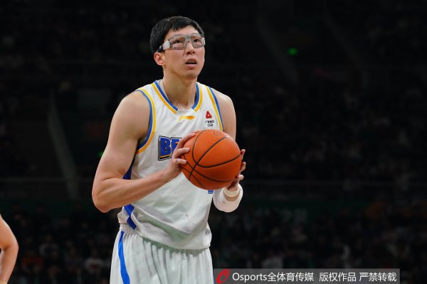 世界杯(中国) 周琦也曾拼尽全力 没东说念主给他传球 临了只可靠我方在内线硬凿了